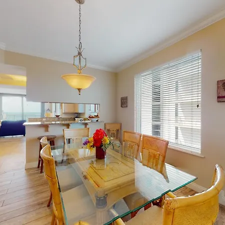 Indigo 704W Apartment
